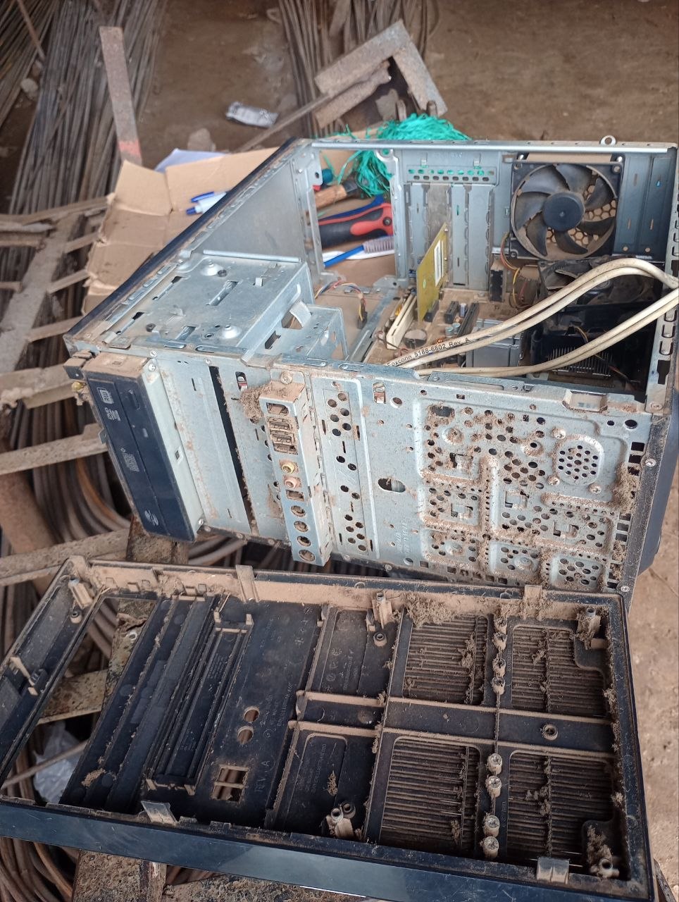 Boîtier PC avec poussière accumulée
